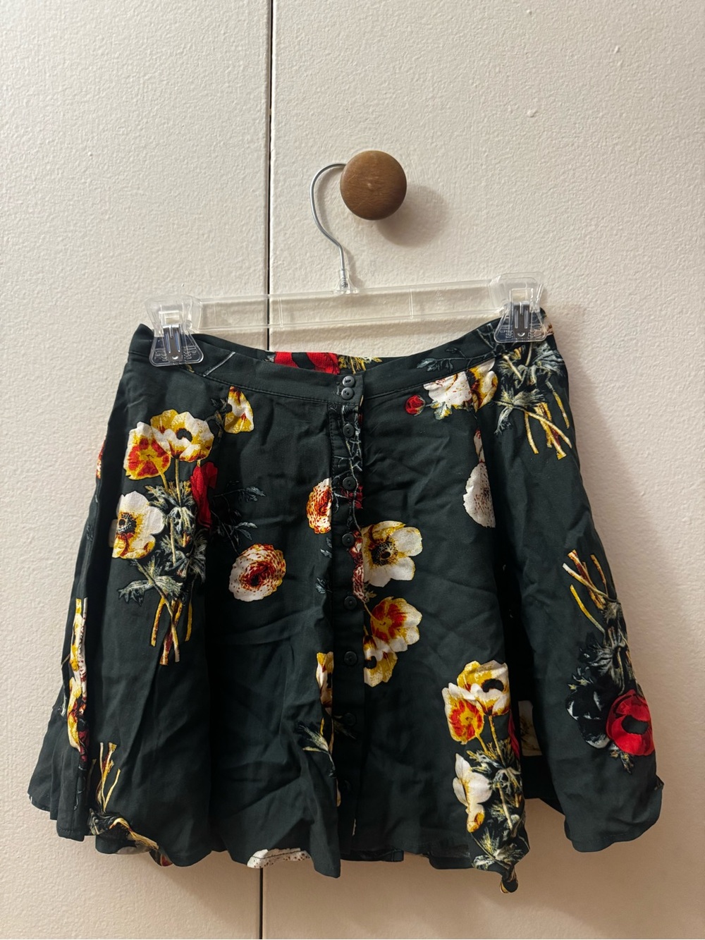 Urban Outfitters Dark Green Floral Button-Front Skater Skirt - Picture 4 of 8